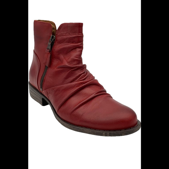 Miz Mooz Ruched Leather Medium Lucy Red - Wide - Picture 1 of 3